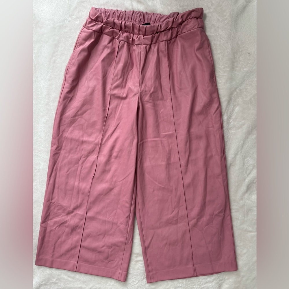 Express Pink Faux Leather, Elastic Waist Band, Wide Leg, Cropped Pants.